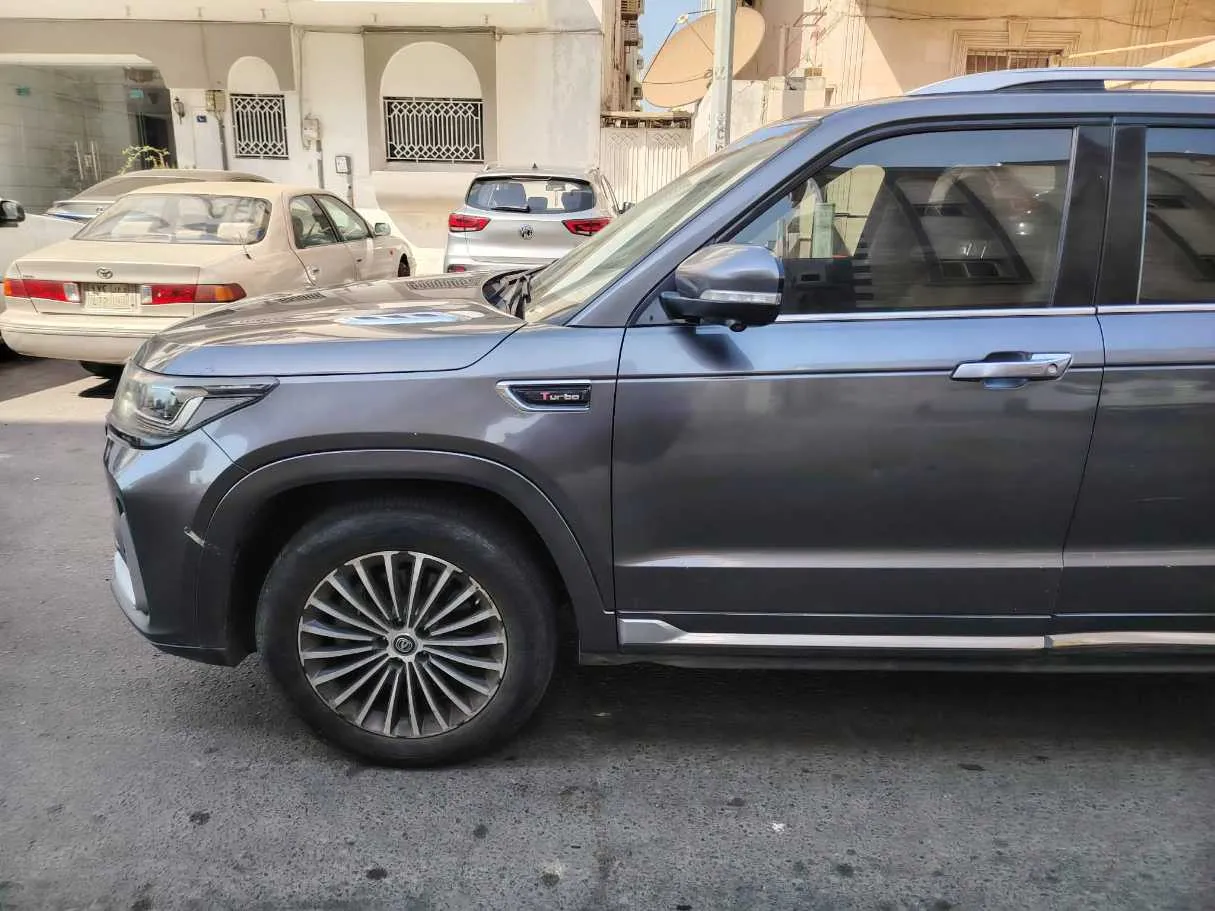 Car image 9