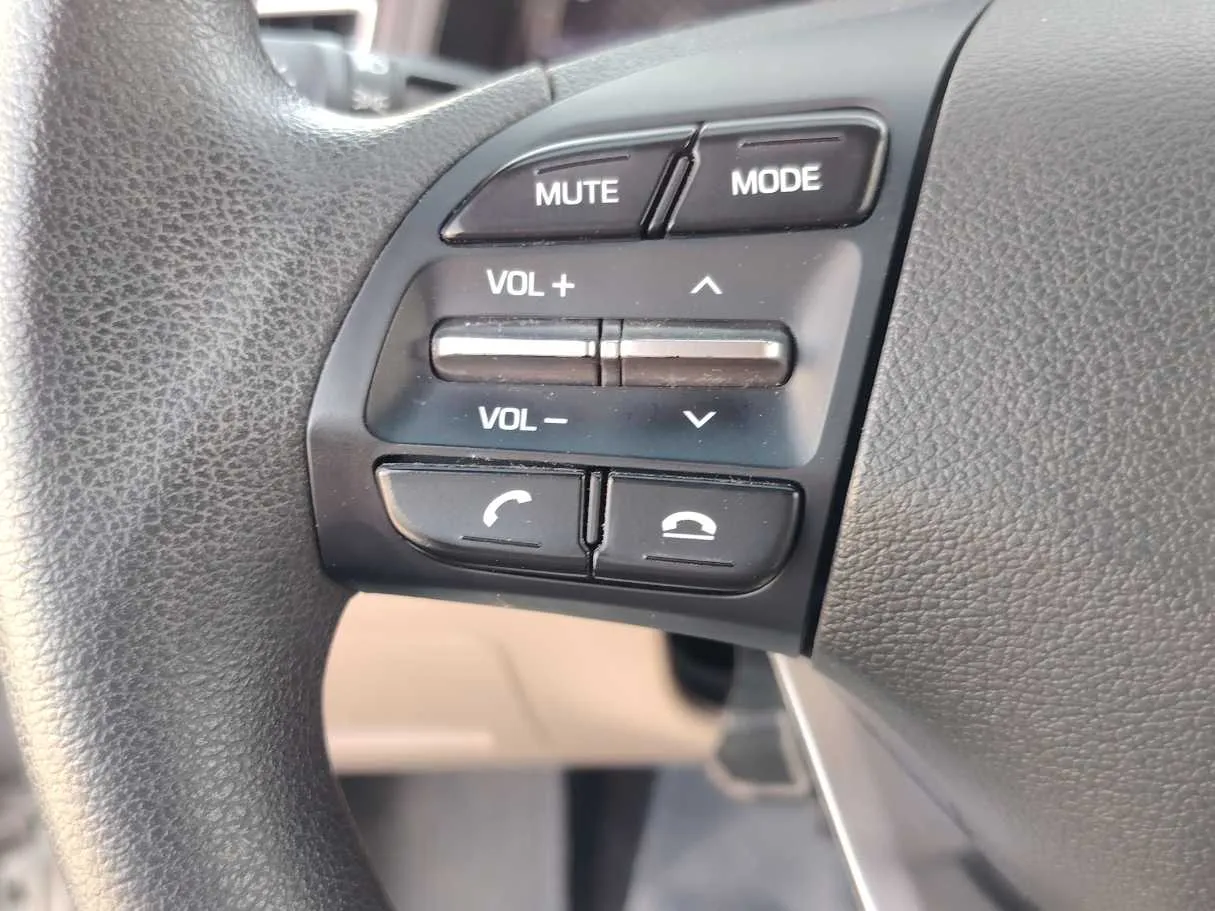 Car image 32