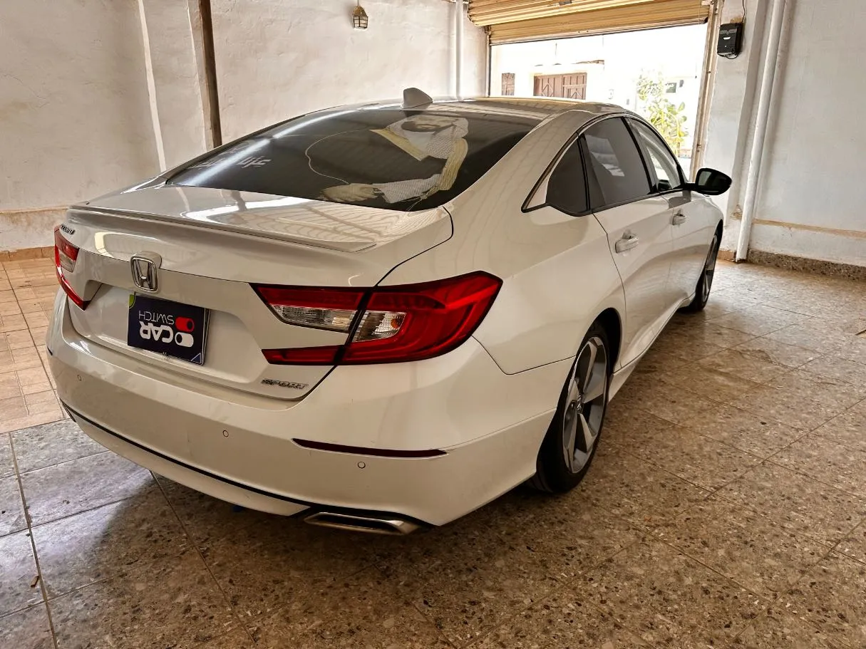 Car image 5