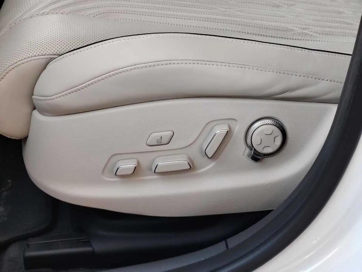 Car image 37
