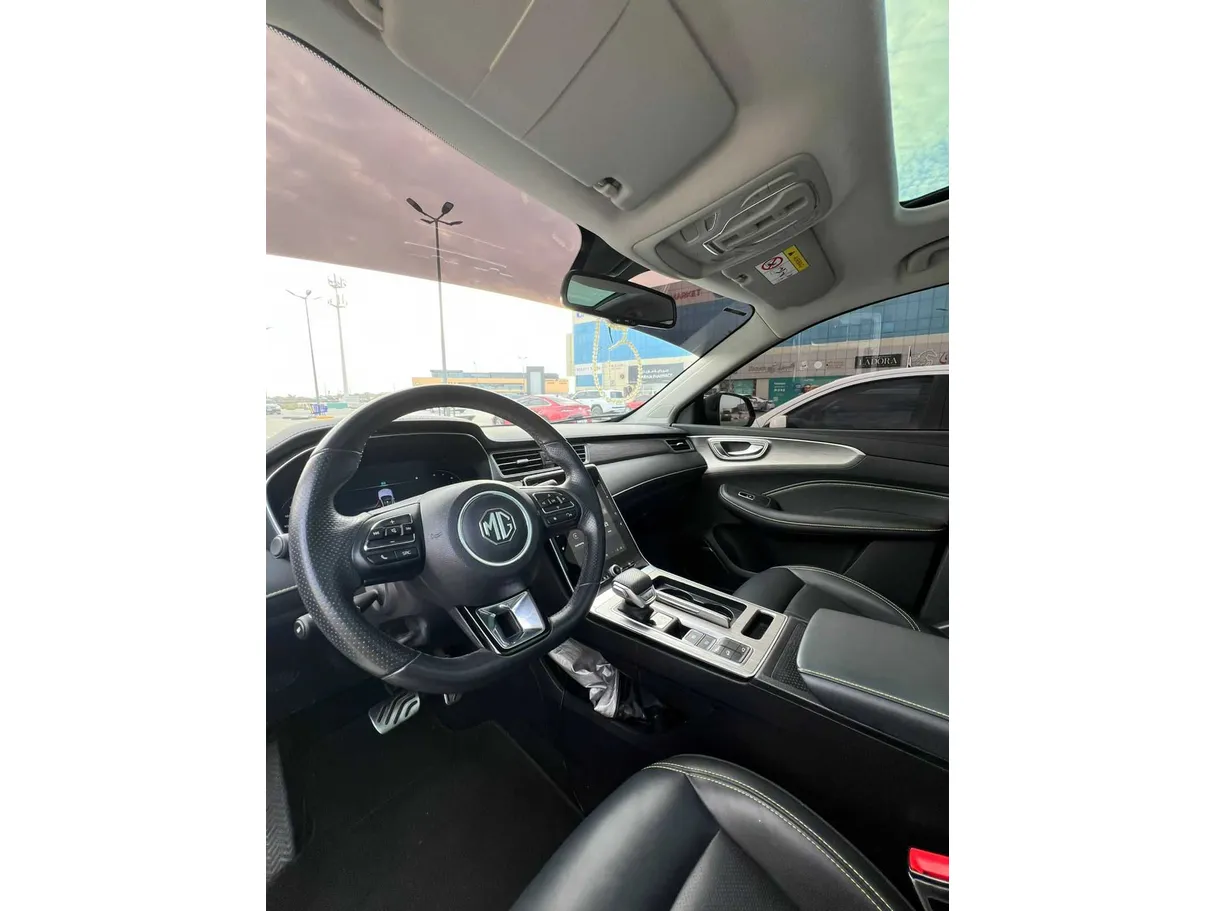 Car image 11