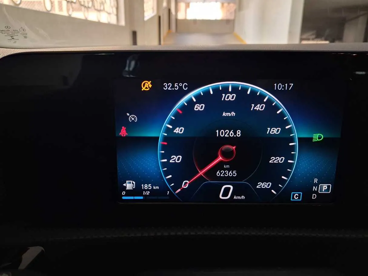 Car image 18