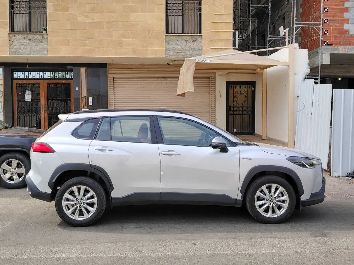 Car image 4