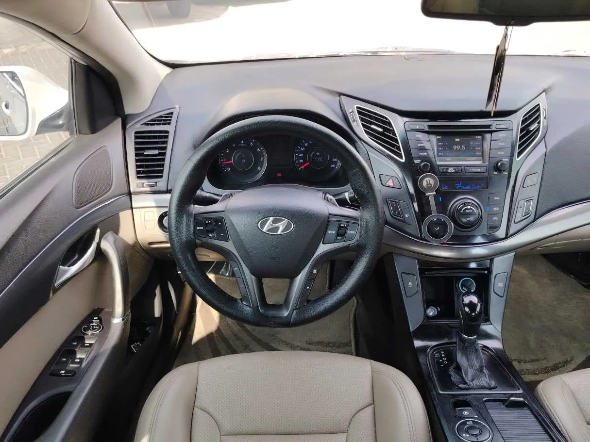 Car image 24