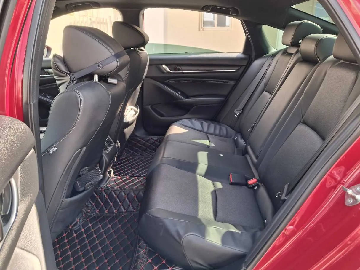 Car image 13