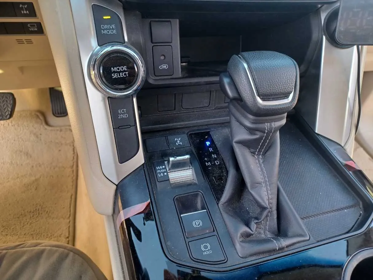 Car image 16