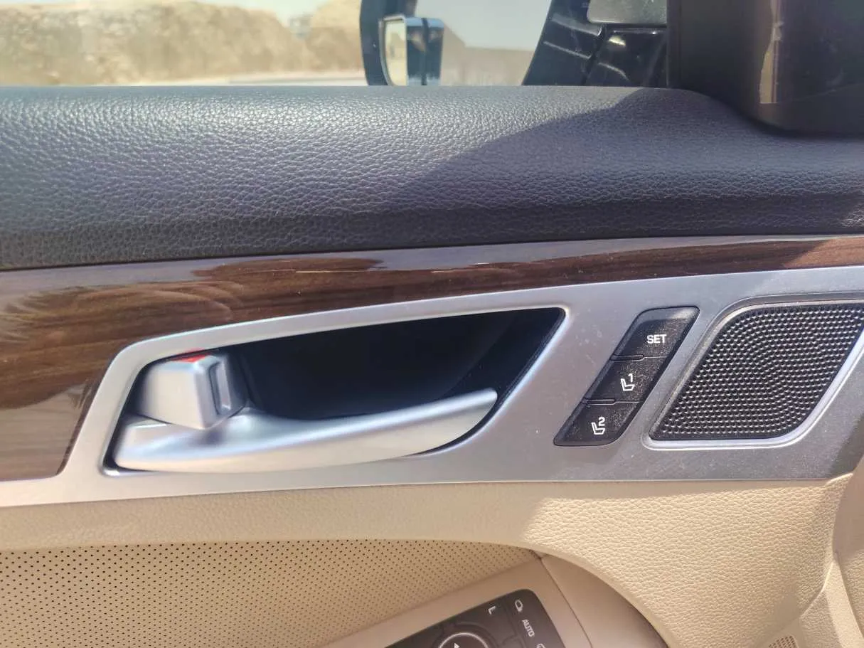 Car image 32