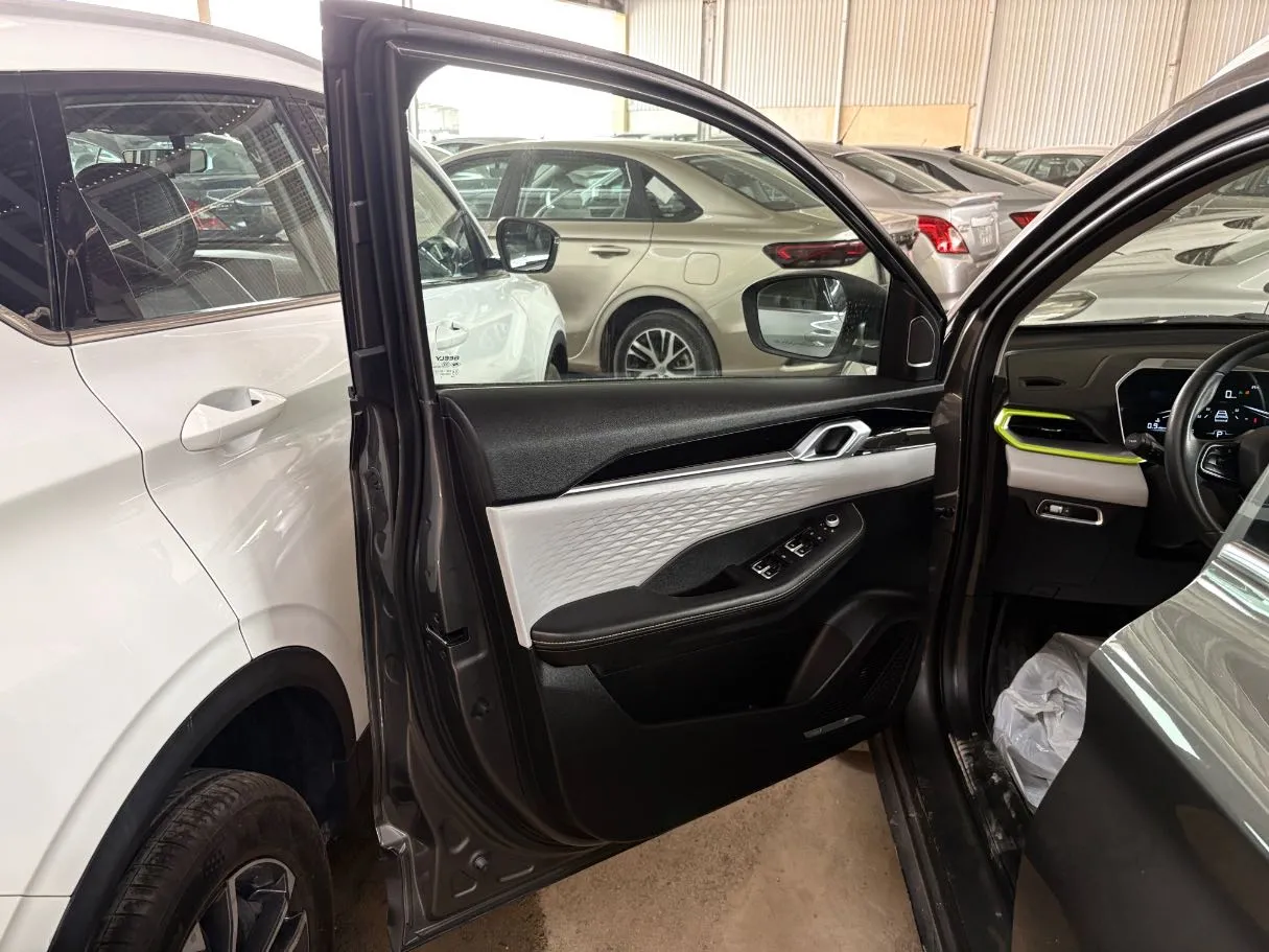 Car image 7