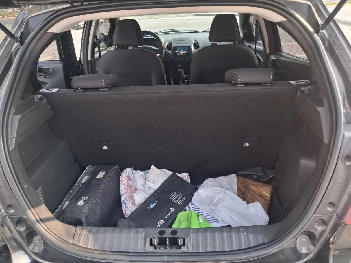 Car image 14