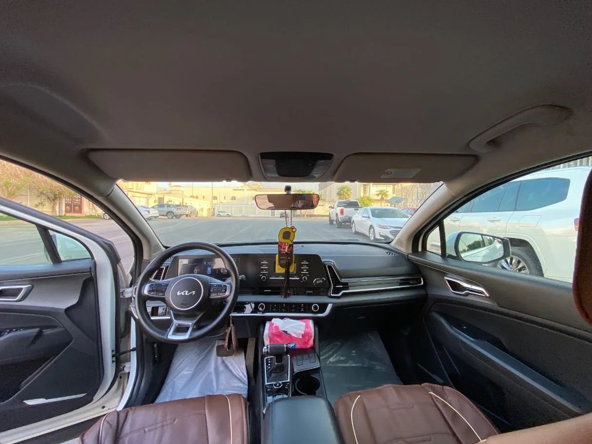 Car image 14