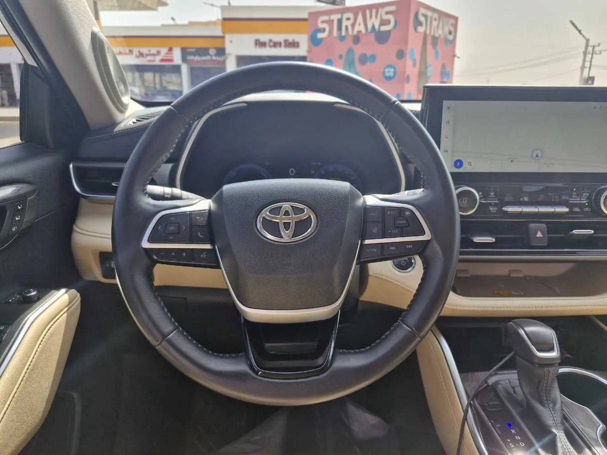 Car image 19