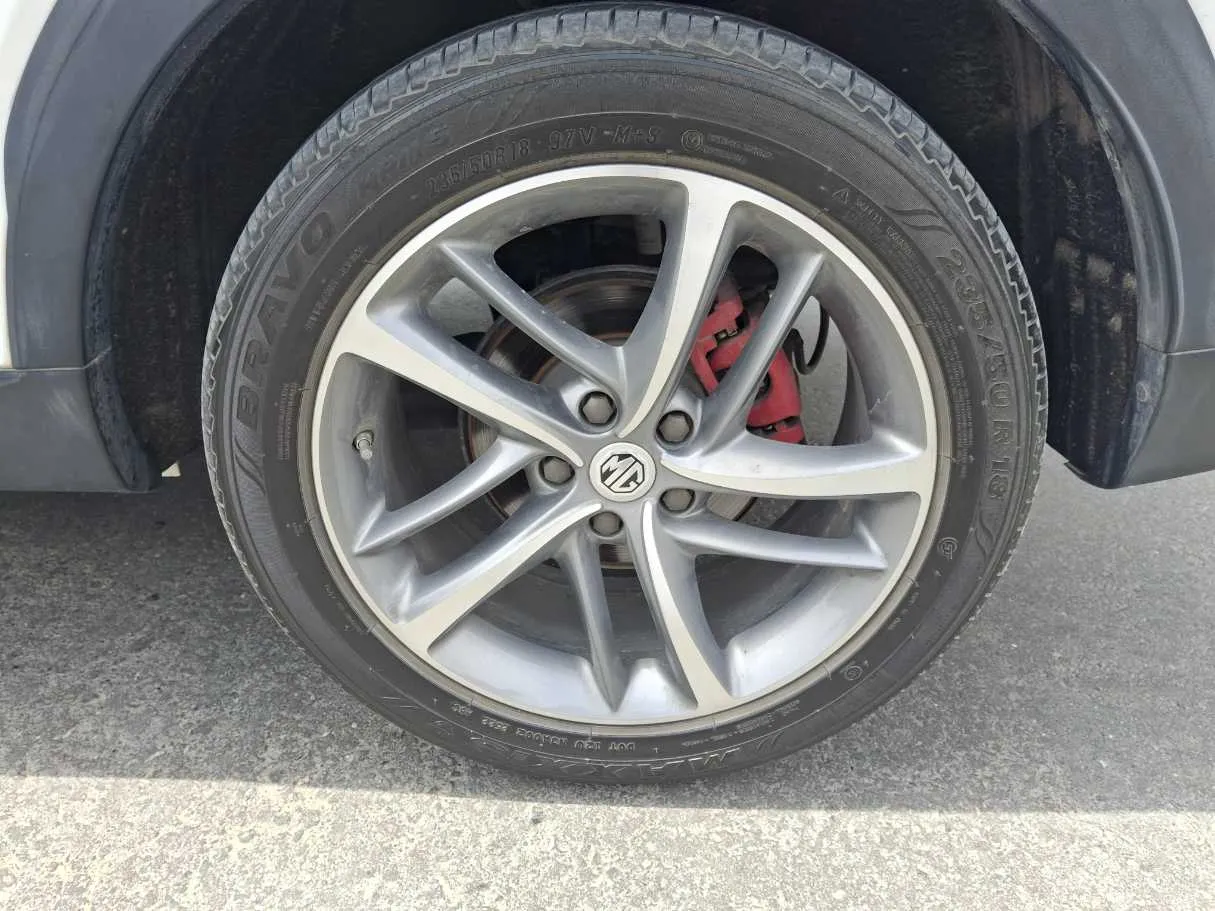 Car image 9