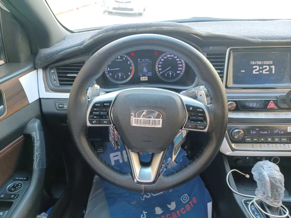 Car image 15