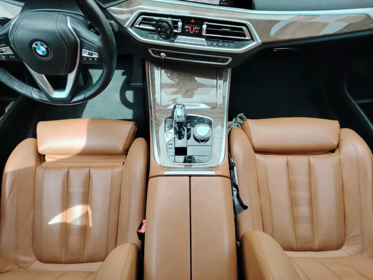 Car image 20