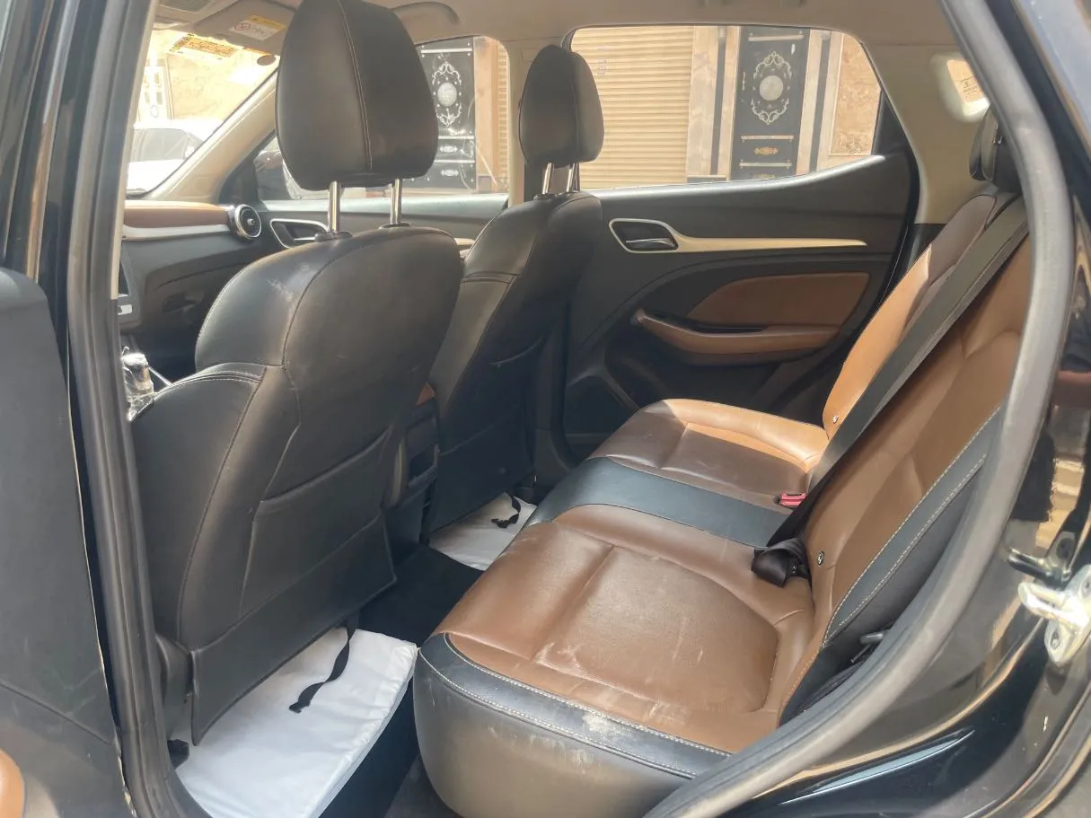 Car image 16