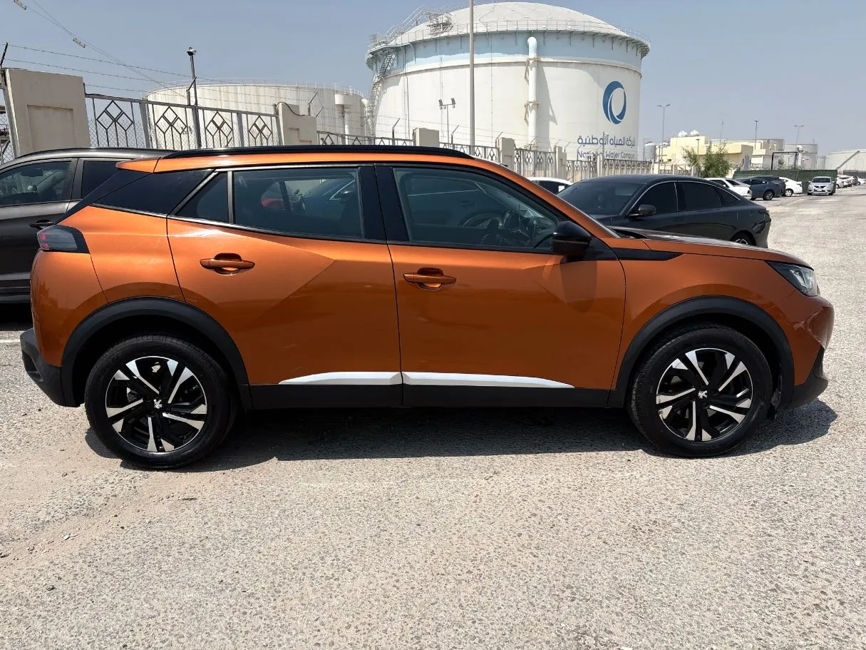 Car image 4