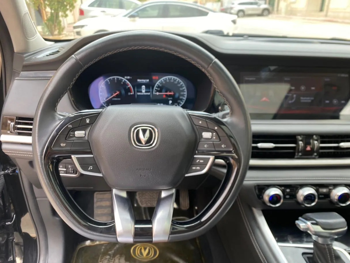 Car image 18