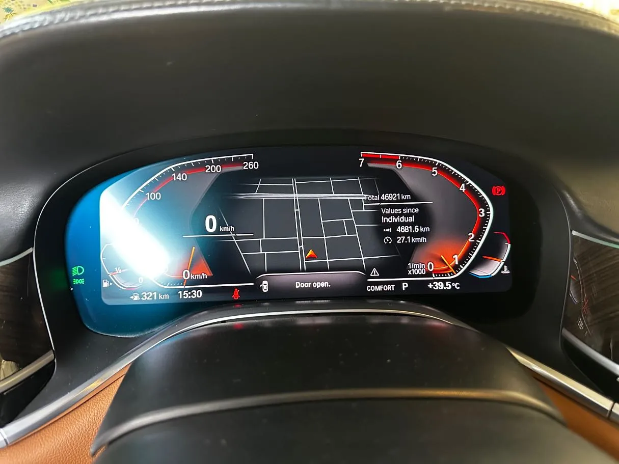 Car image 19