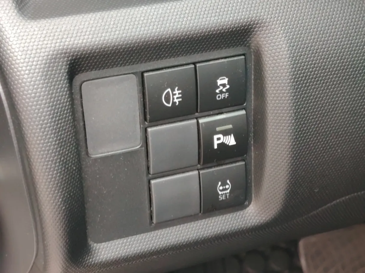 Car image 26
