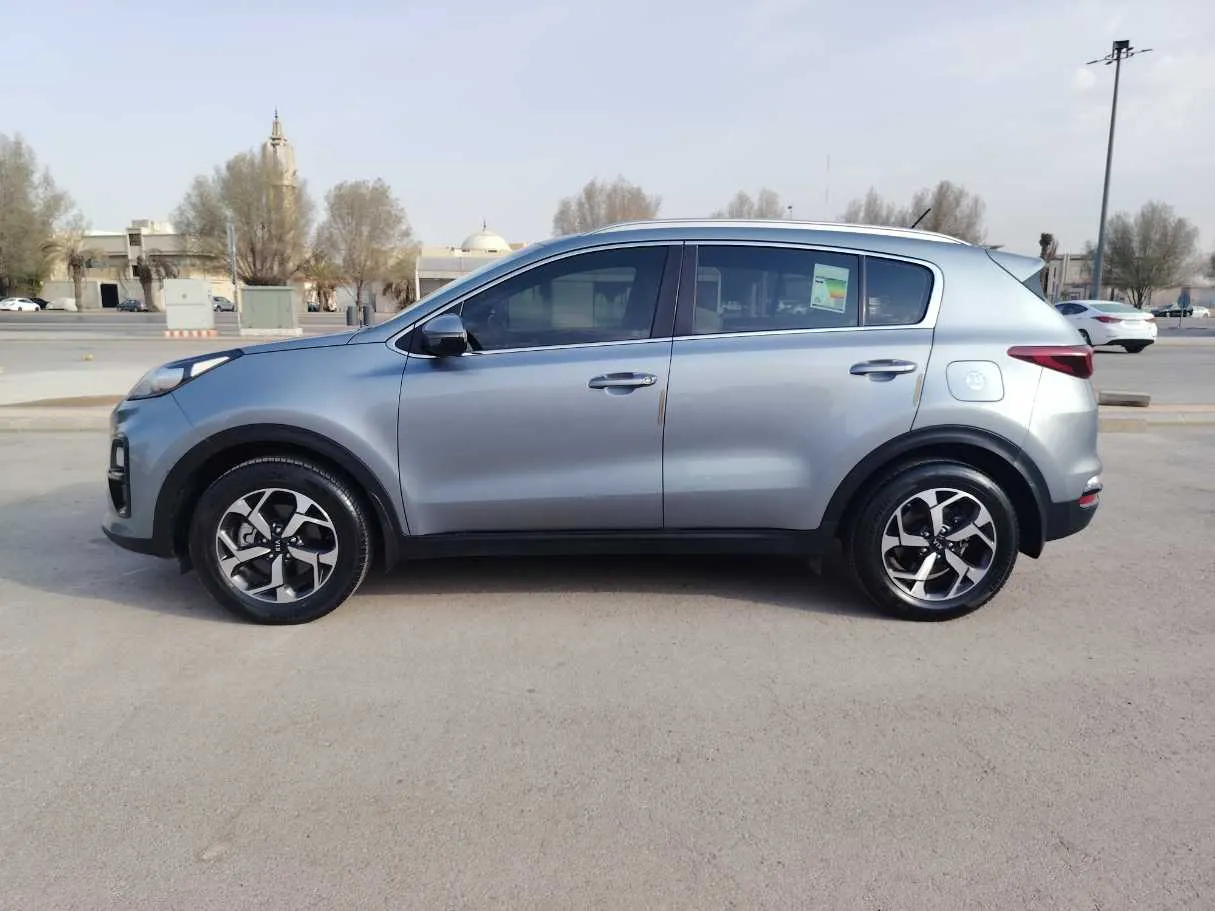 Car image 8