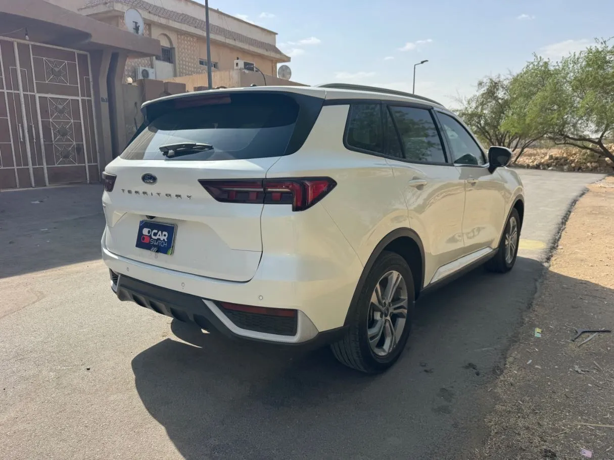 Car image 5
