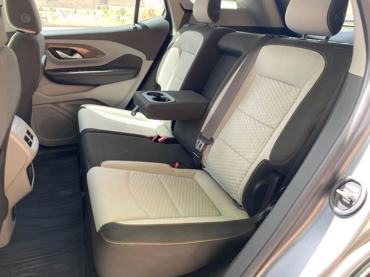 Car image 13