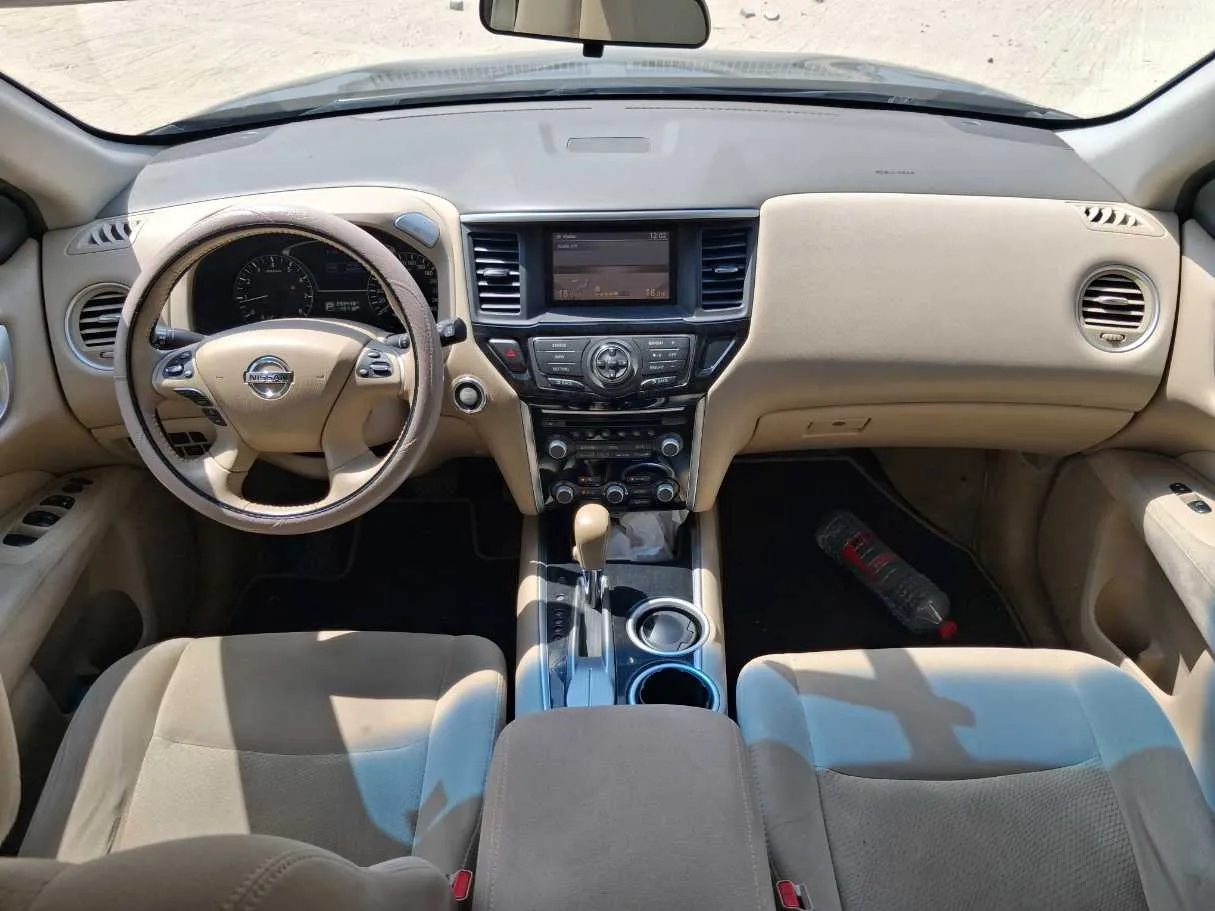 Car image 17
