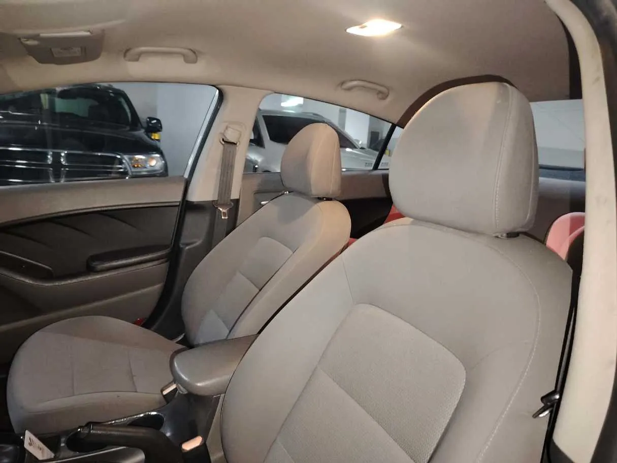 Car image 16