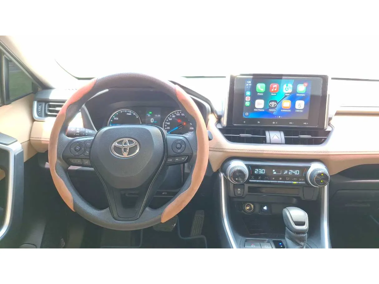 Car image 19