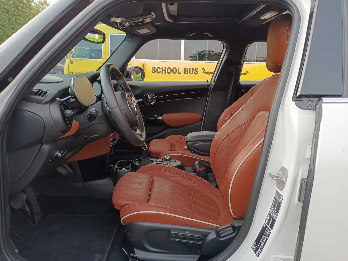 Car image 12