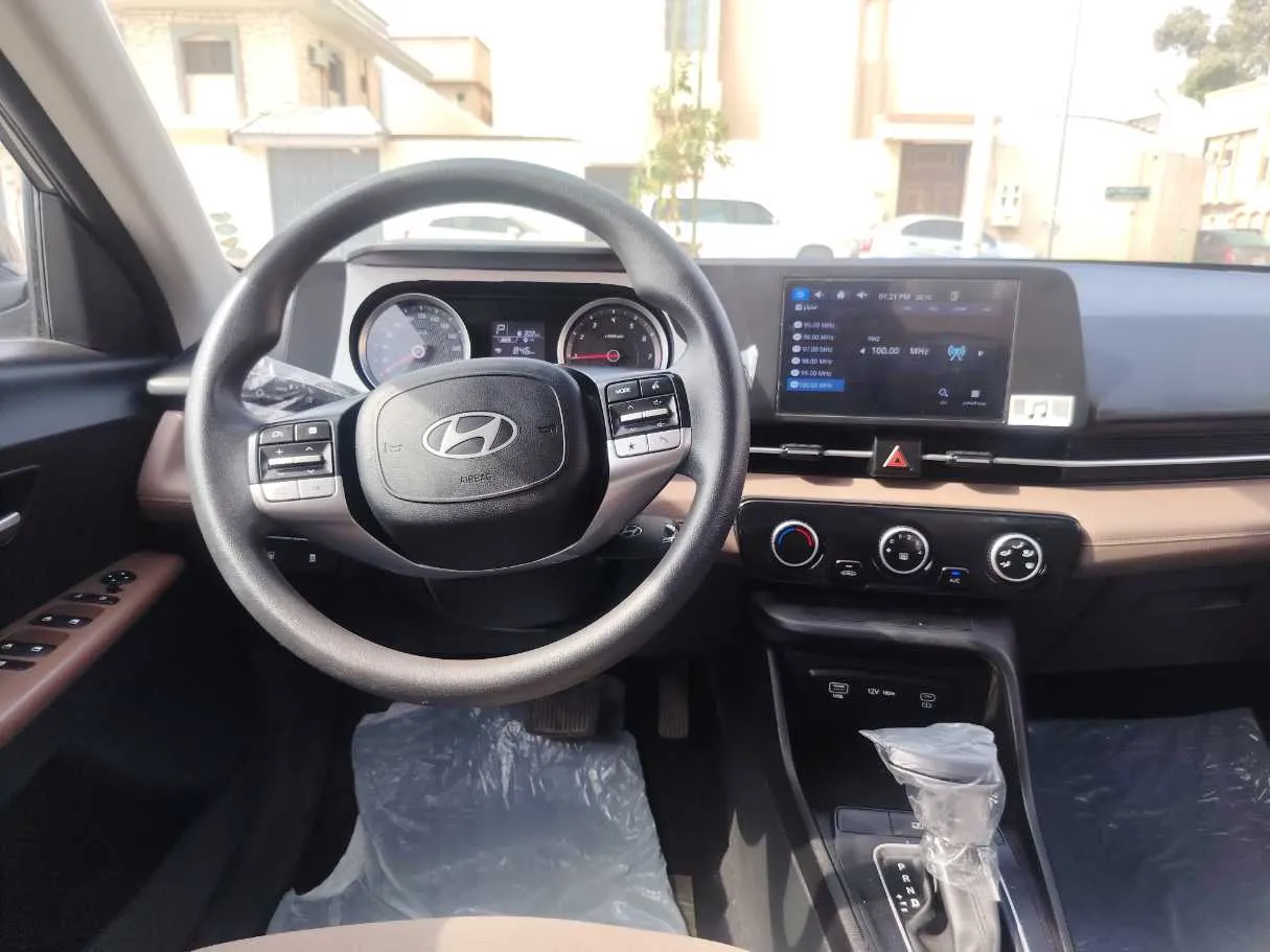 Car image 19