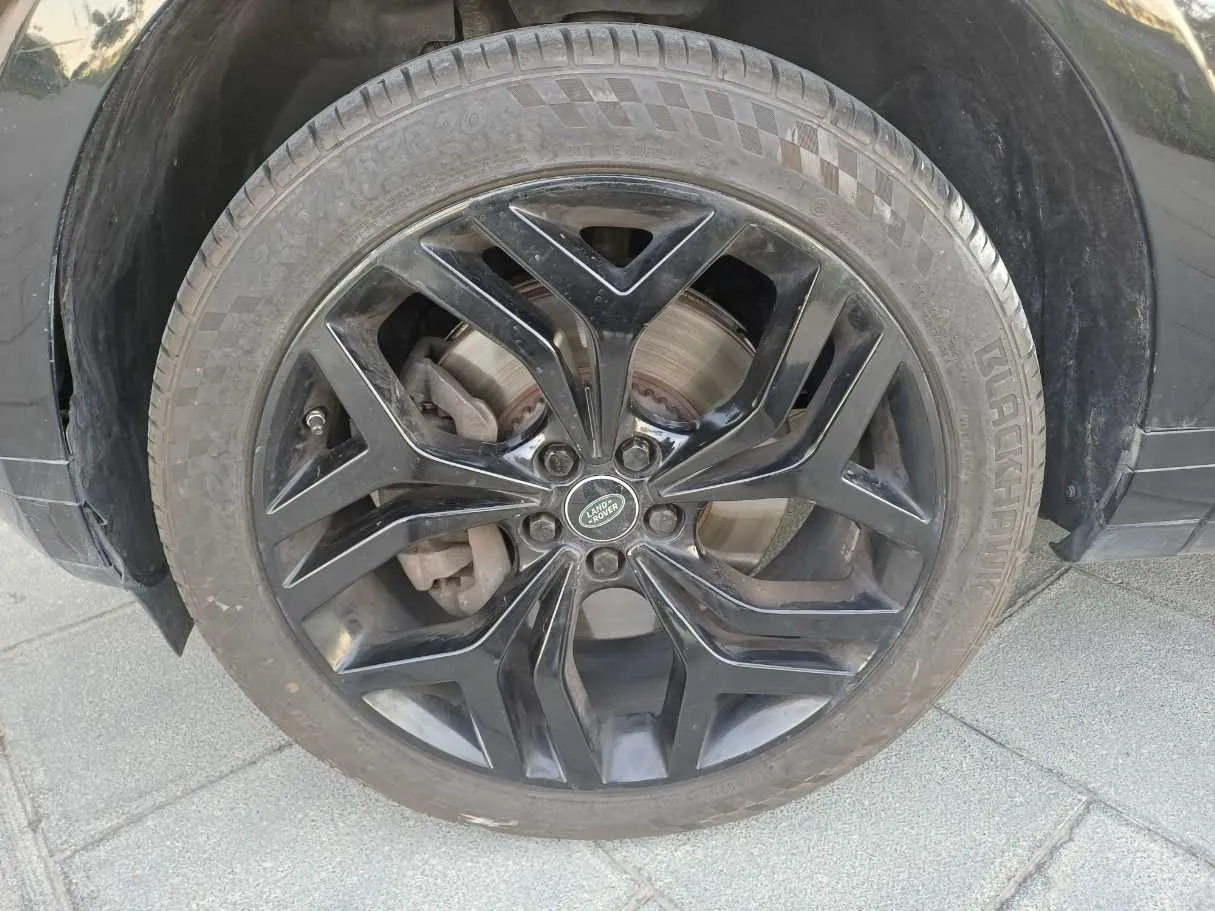 Car image 9