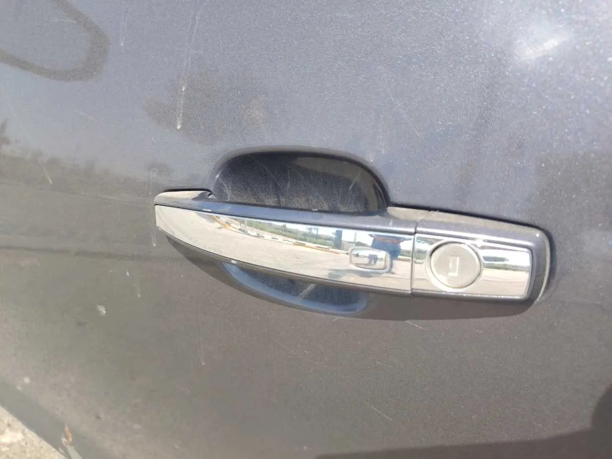 Car image 30