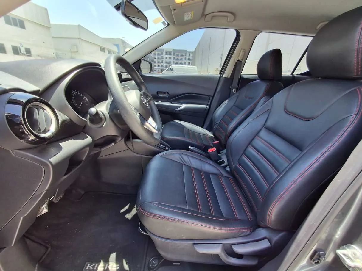 Car image 12