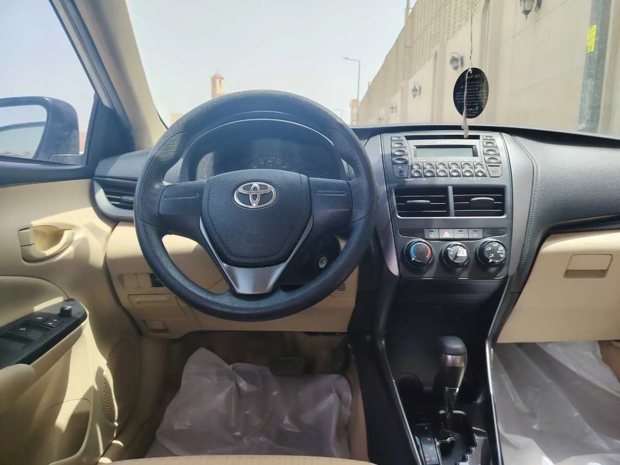 Car image 21