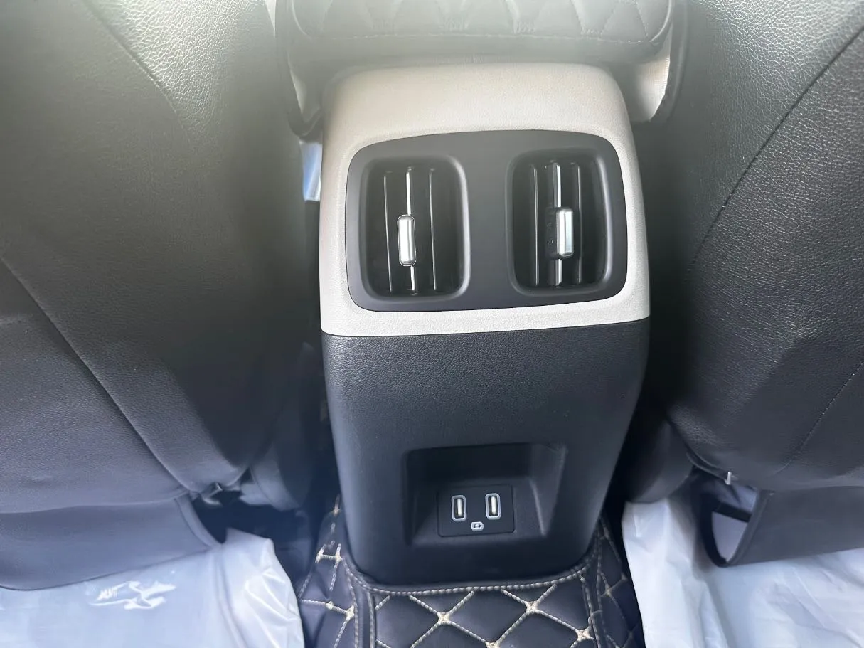 Car image 25