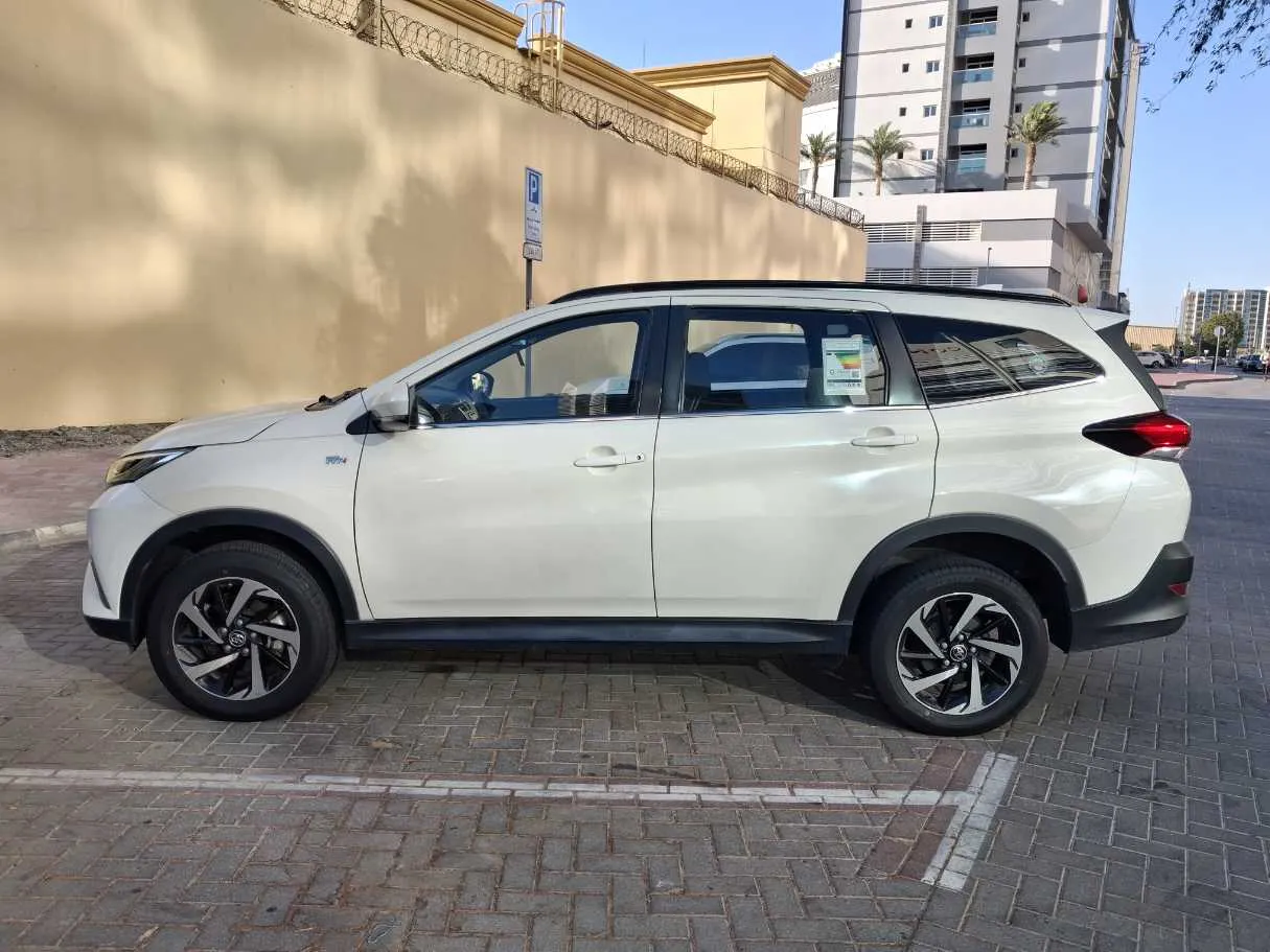 Car image 8