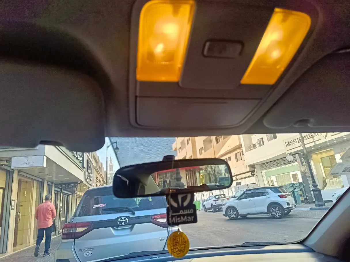 Car image 19