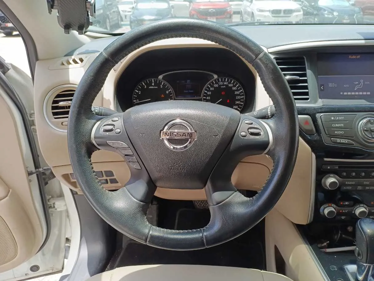 Car image 18