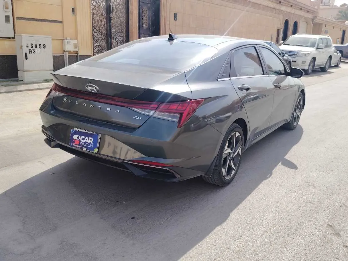 Car image 5