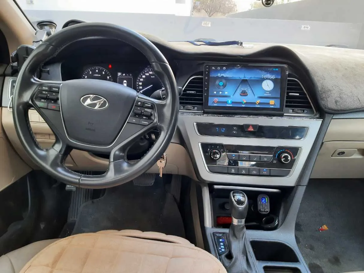 Car image 15