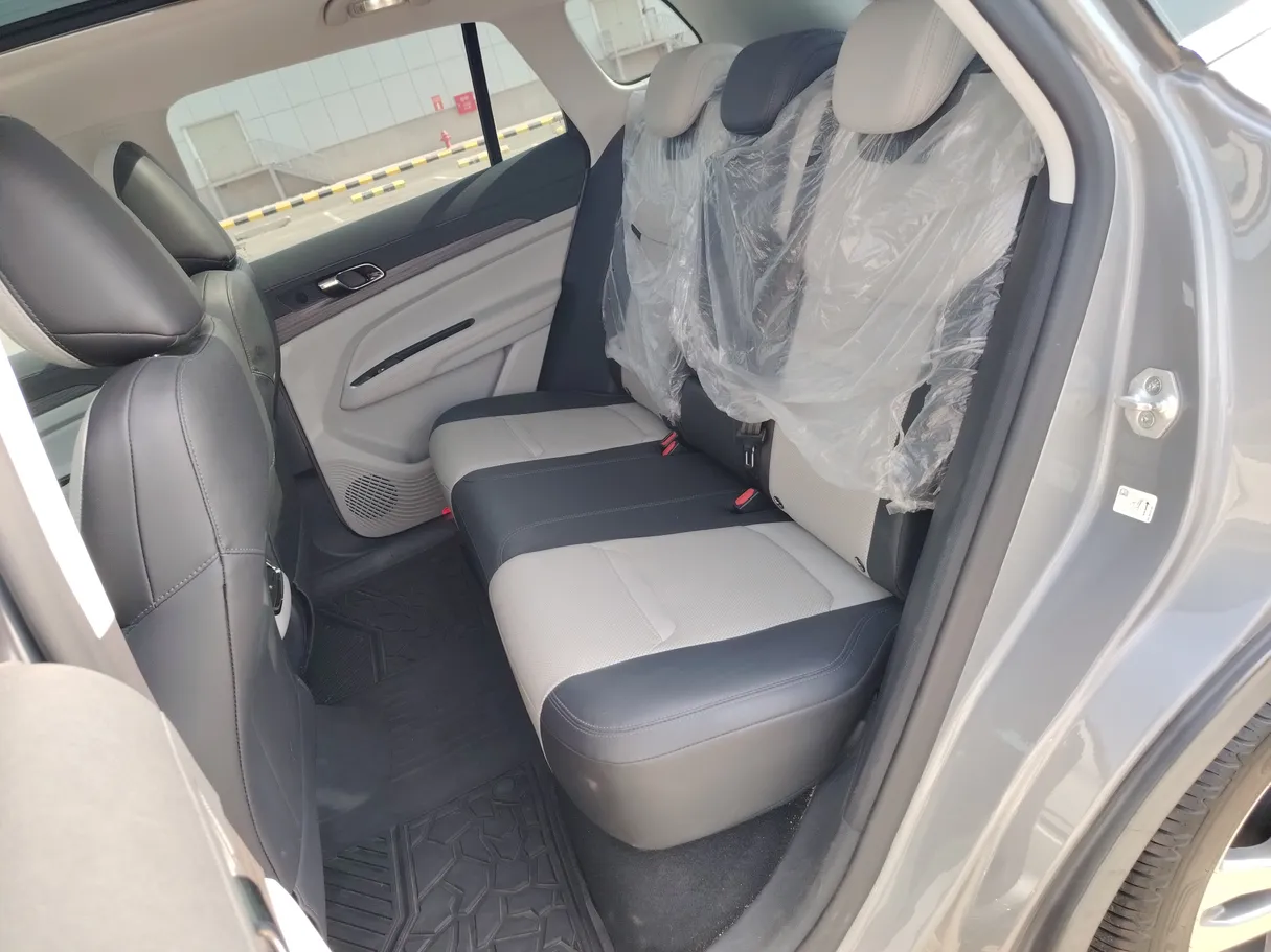 Car image 15