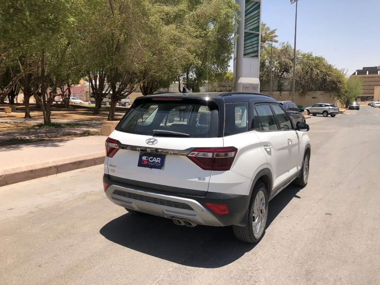 Car image 5