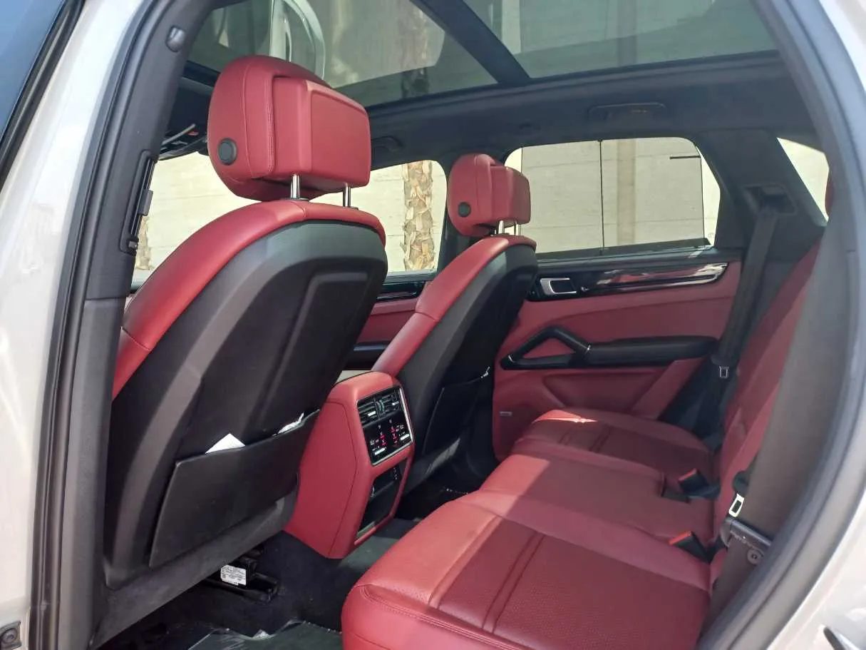 Car image 15