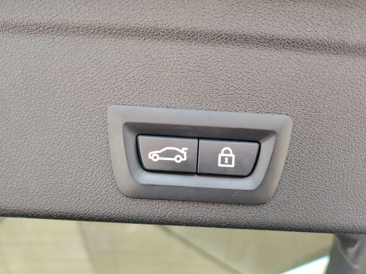Car image 37