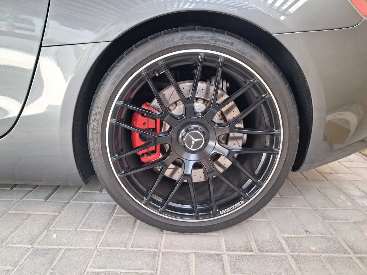 Car image 9