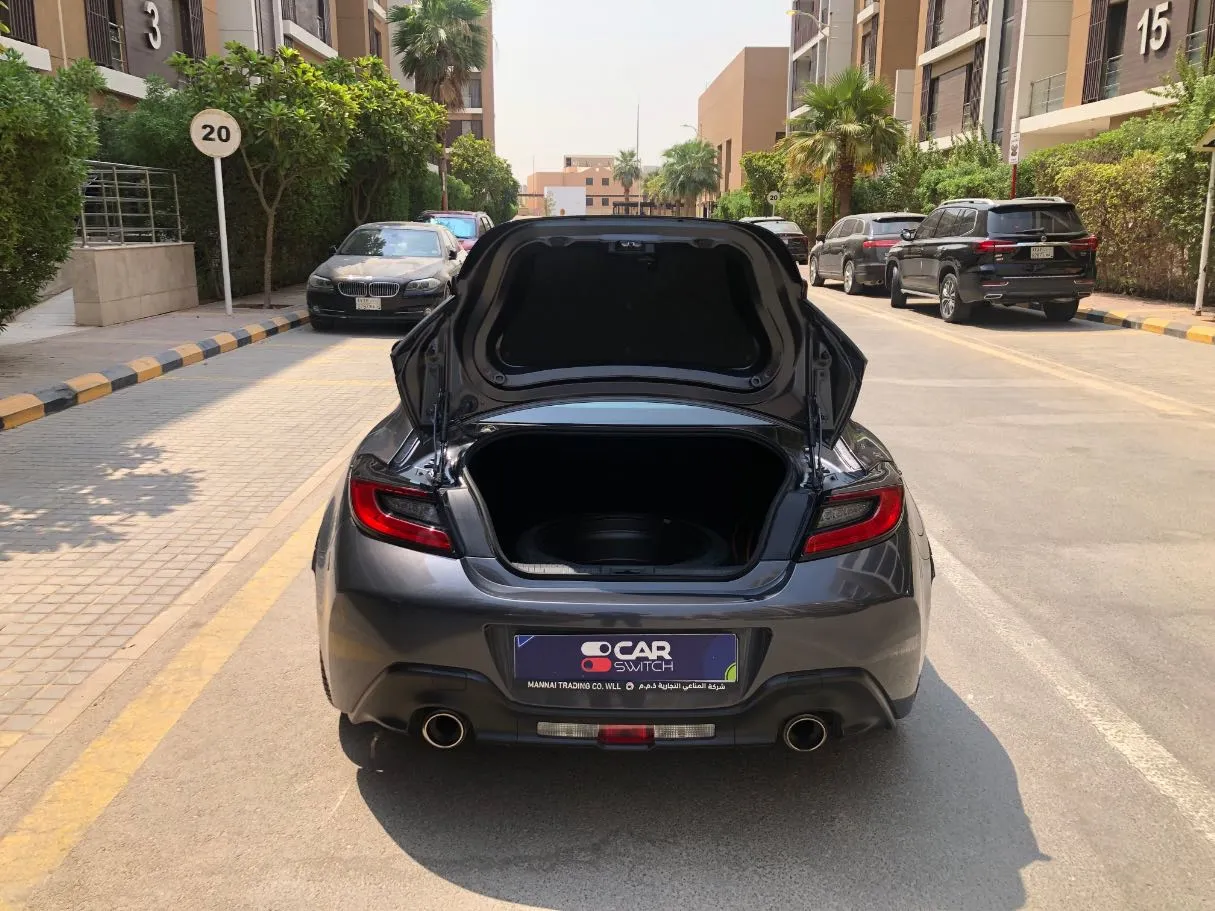 Car image 18