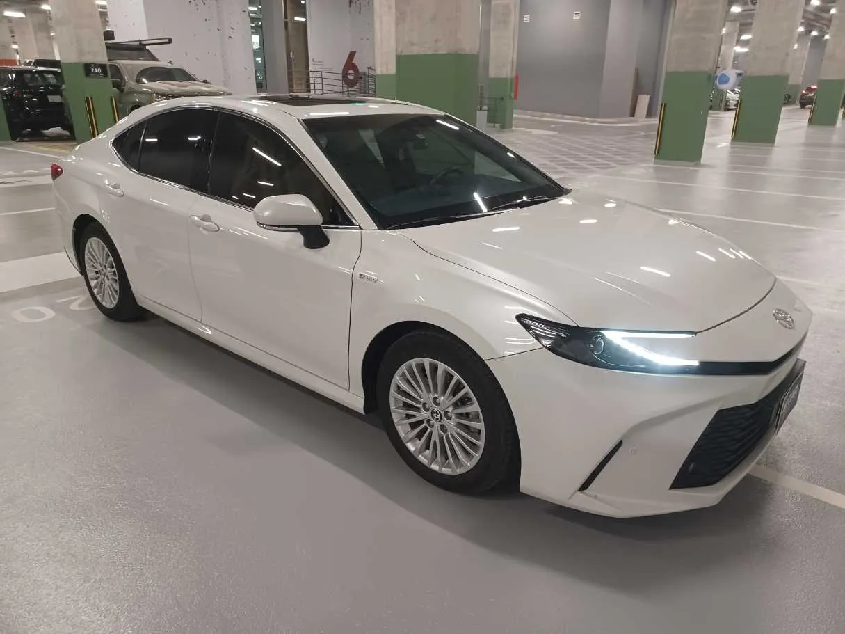 Car image 3