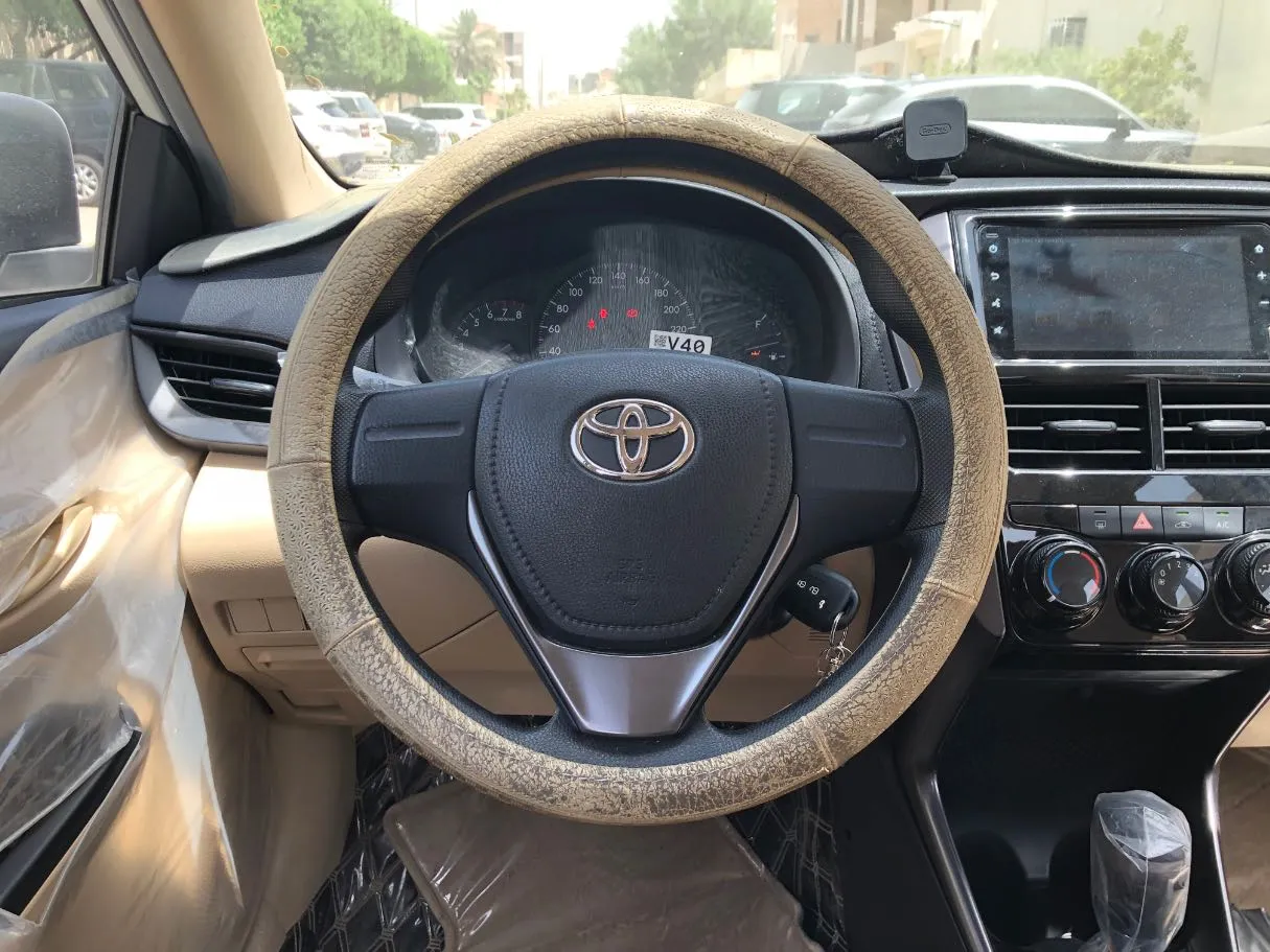 Car image 18