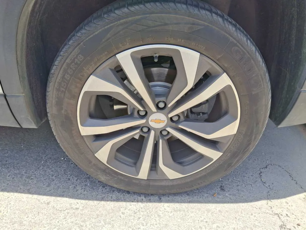 Car image 9